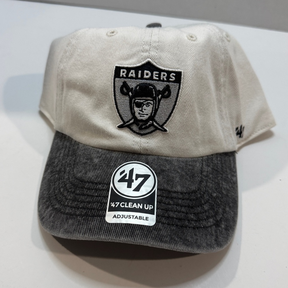 Raiders SnapBack hat. NWOT. ‘47 Clean Up Brand